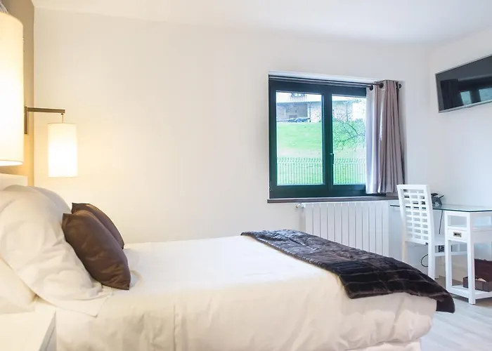 Osabarena Hotela Отель Orozko